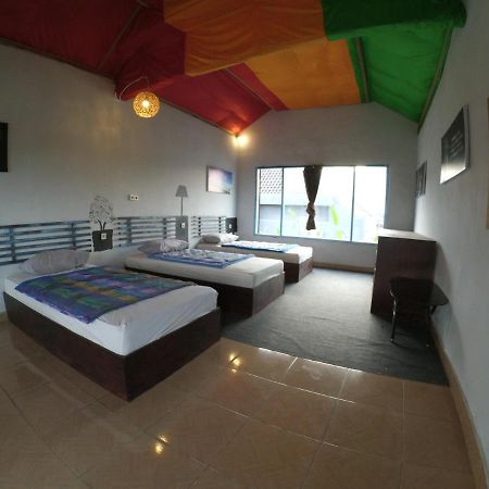 Local Hostel Amed Exterior photo